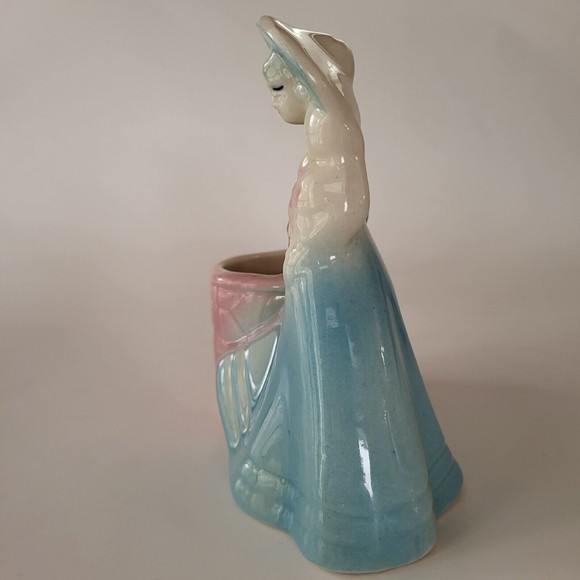 Vintage Pottery Southern Belle Wishing Well Planter Figurine Vase 40s 50s - Picture 2 of 7
